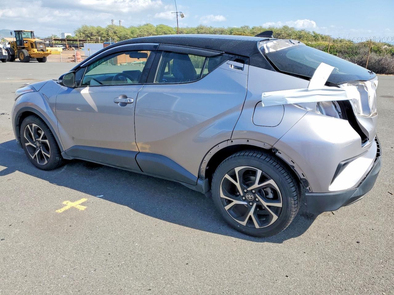 2020 Toyota C-Hr Xle - Image 2