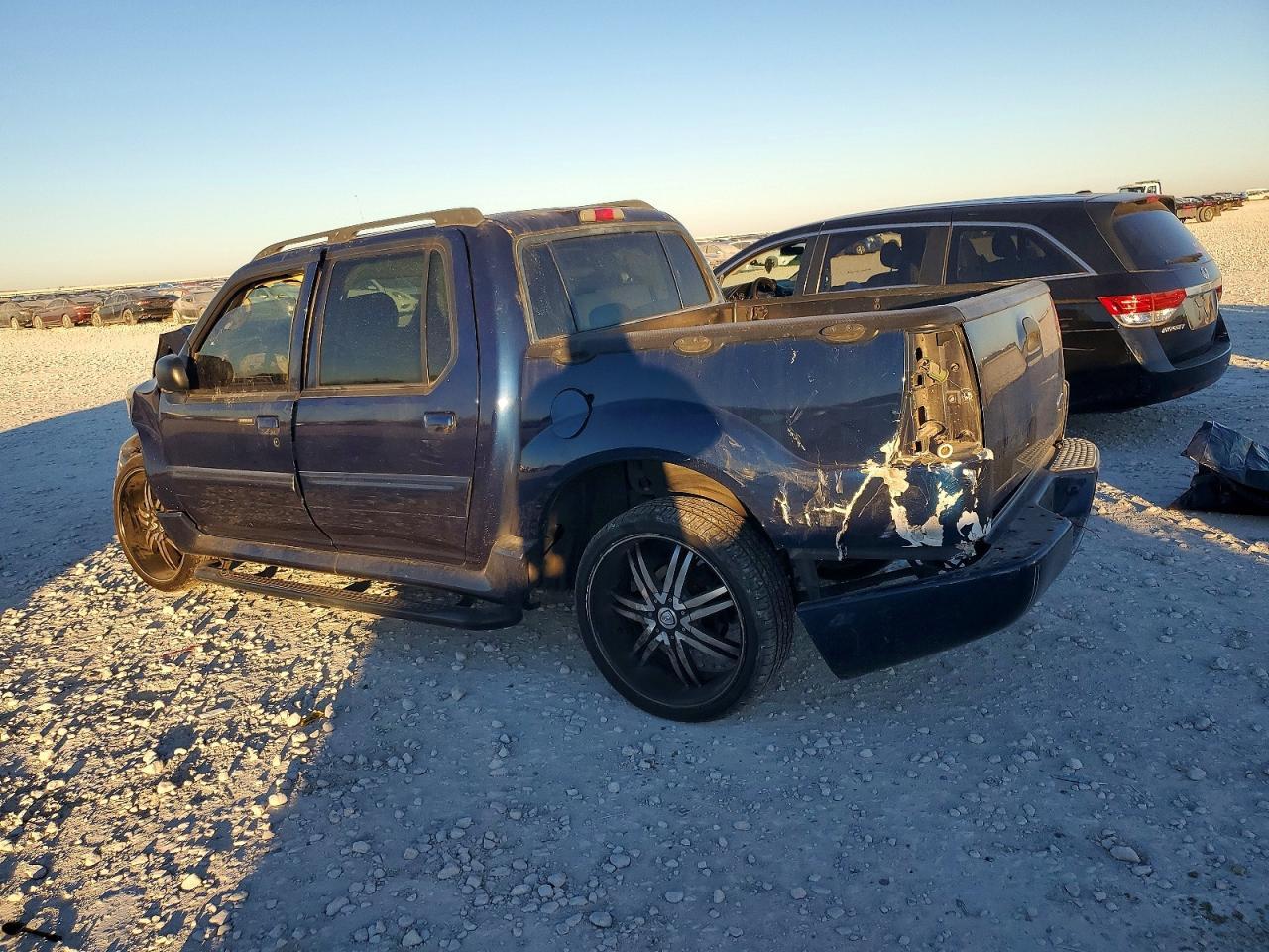 2004 Ford Explorer Sport Trac - Image 2