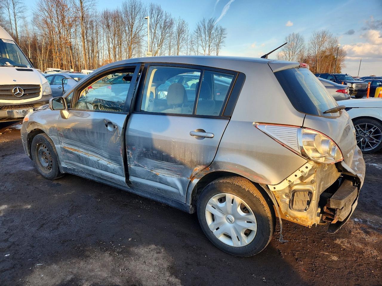 2011 Nissan Versa S - Image 2
