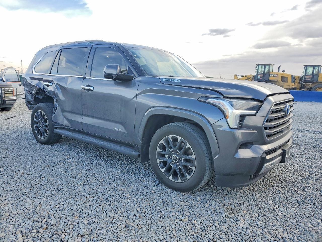 2023 Toyota Sequoia Sr5 - Image 4