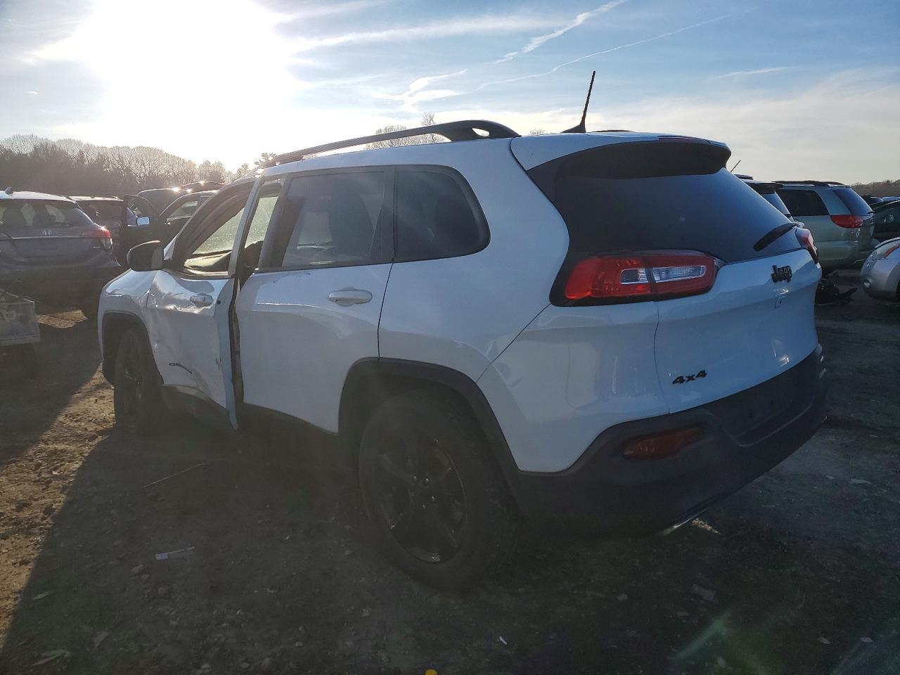 2016 Jeep Cherokee Latitude - Image 2