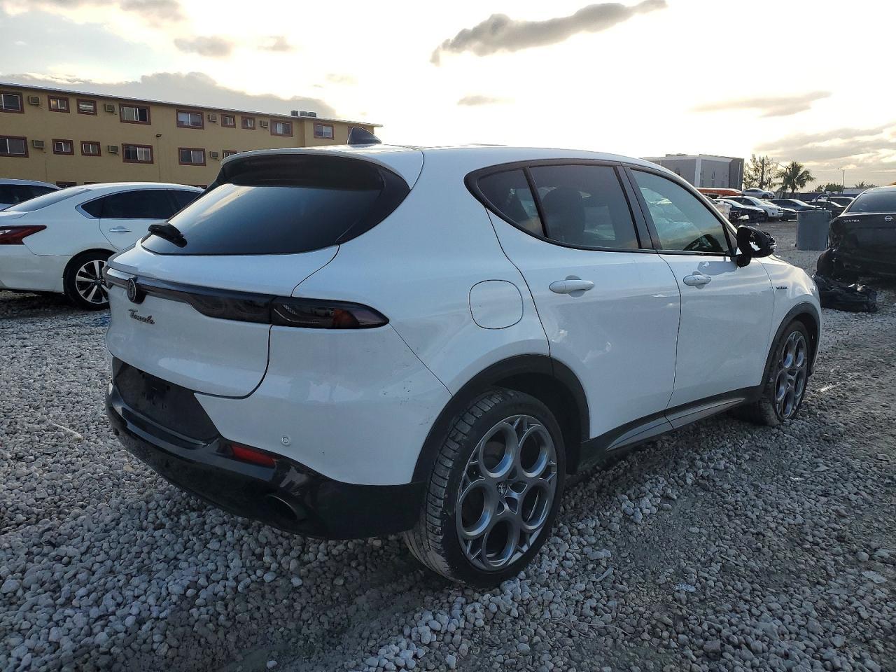 2024 Alfa Romeo Tonale Veloce - Фото 3
