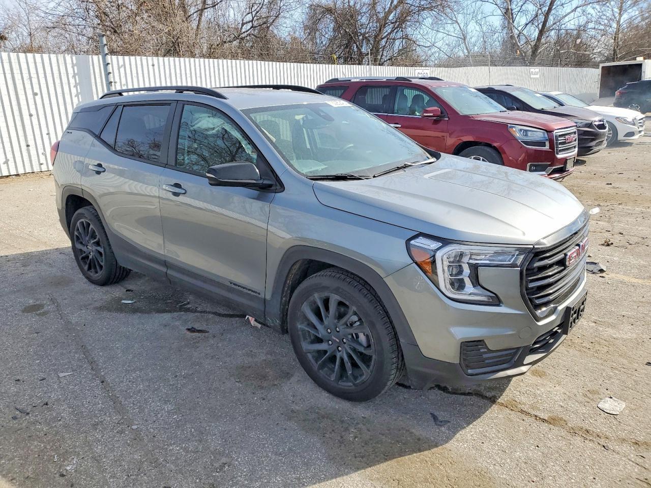 2024 GMC Terrain Sle - Image 4