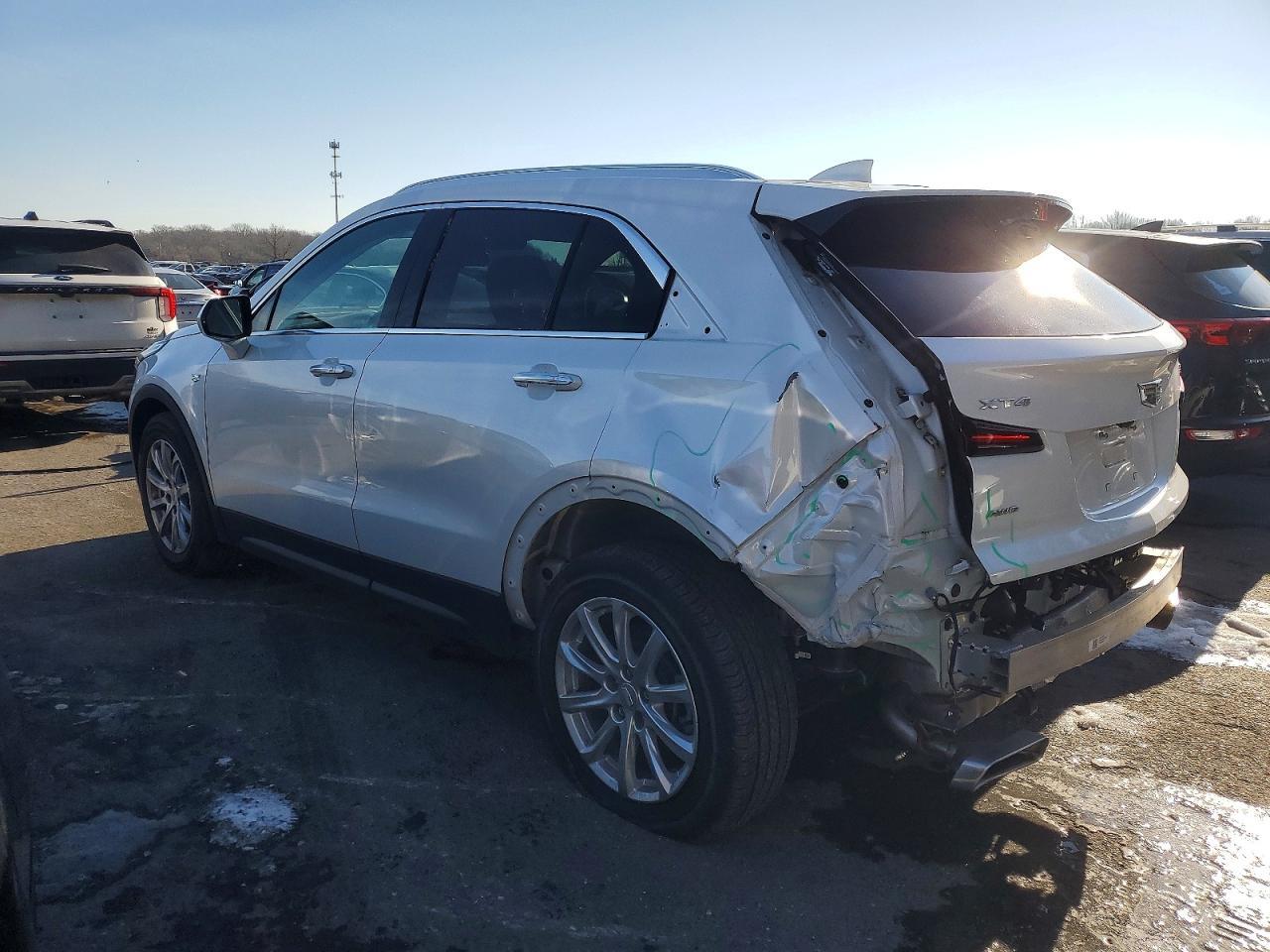 2022 Cadillac Xt4 Luxury - Image 2