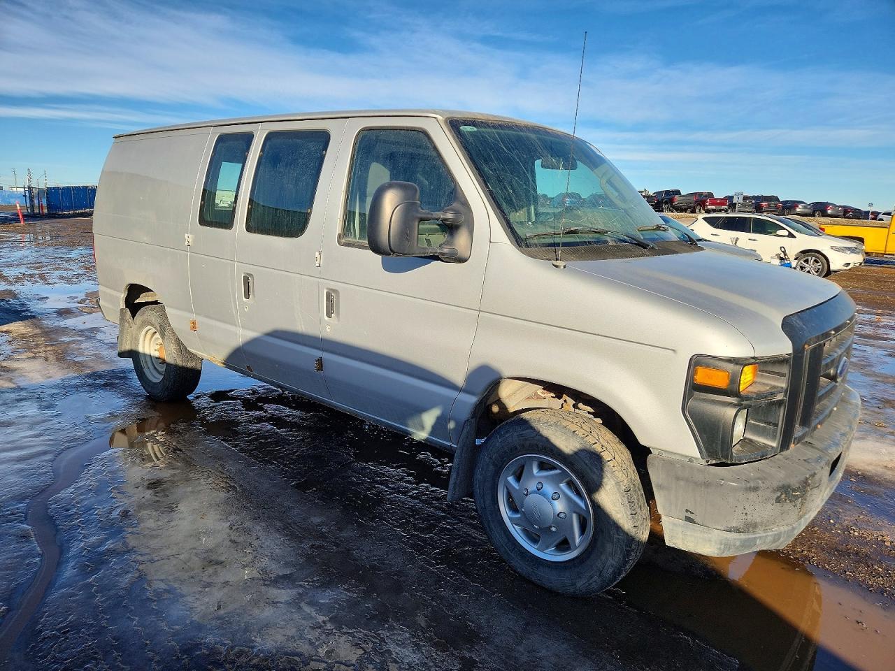 2010 Ford Econoline E250 Van - Фото 4