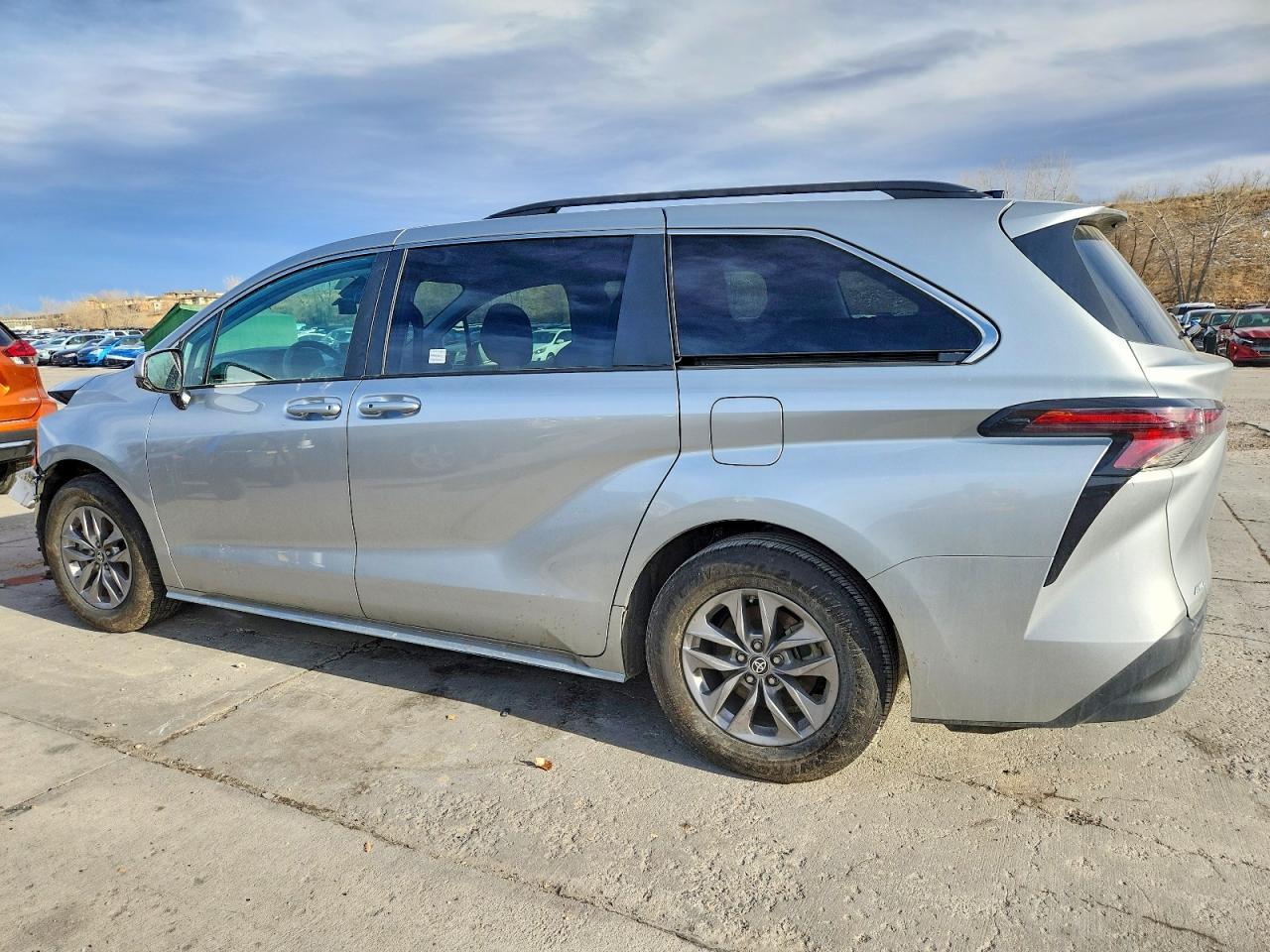 2024 Toyota Sienna Le - Image 2
