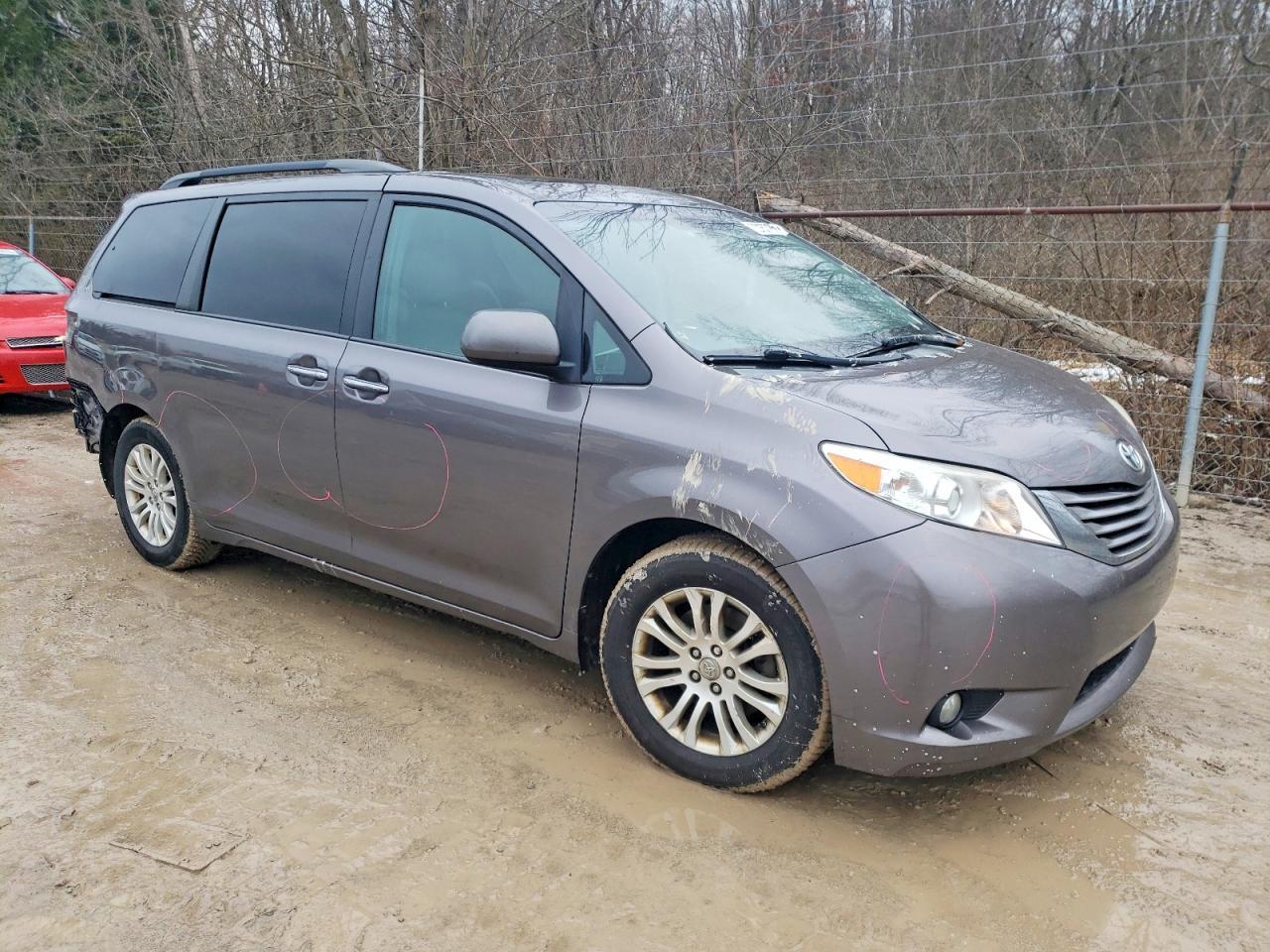 2015 Toyota Sienna Xle 8-Passenger - Фото 4