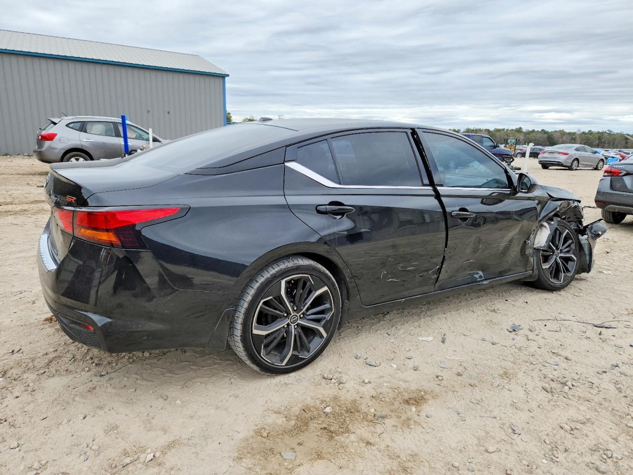2023 Nissan Altima Sr - Фото 3