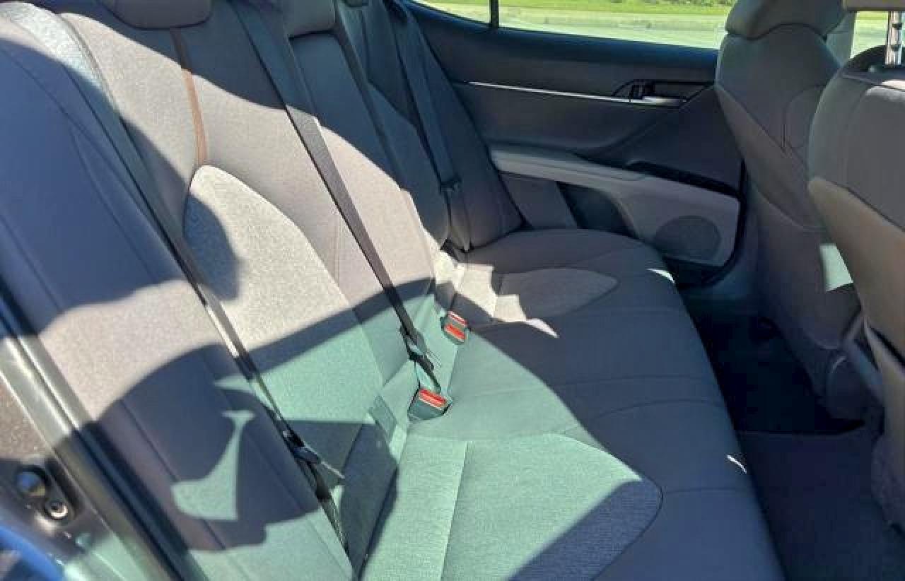 2020 Toyota Camry Le - Фото 6