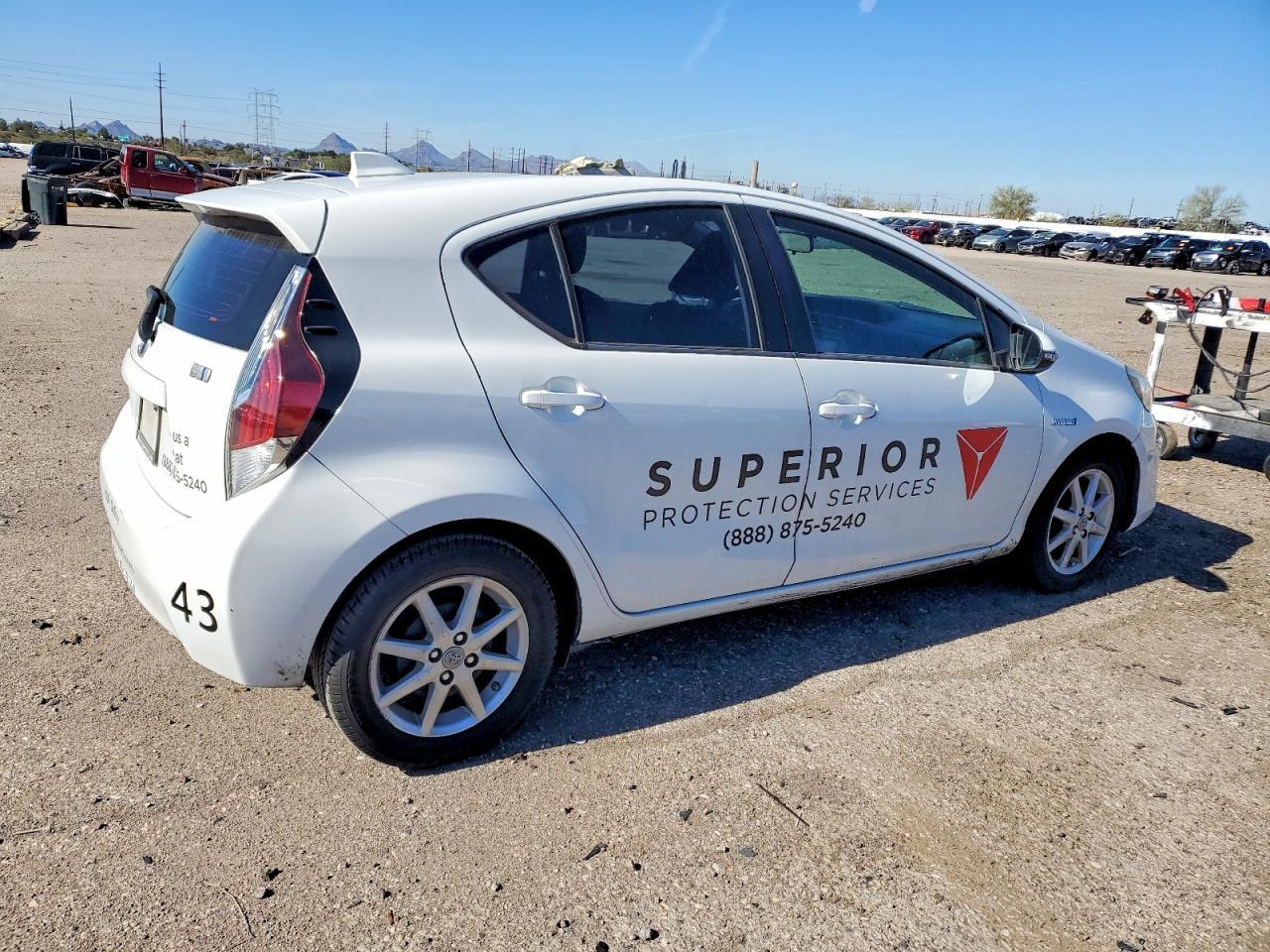 2015 Toyota Prius C Three - Фото 3