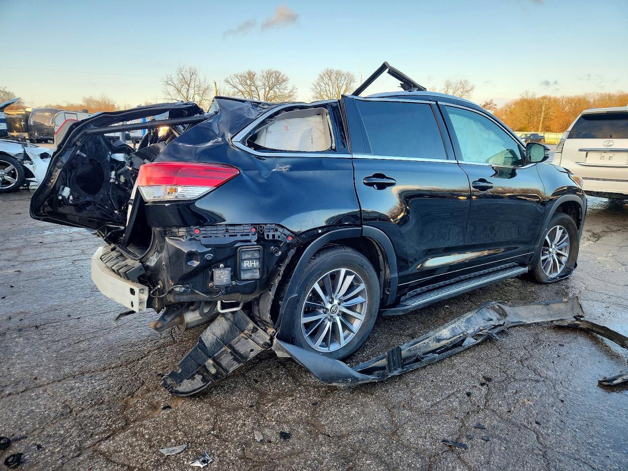 2017 Toyota Highlander Xle - Image 3
