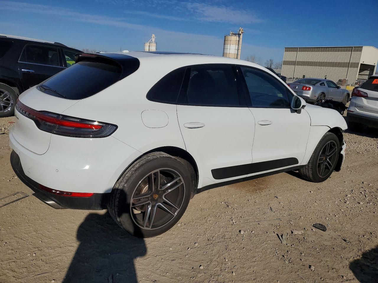 2021 Porsche Macan - Image 3