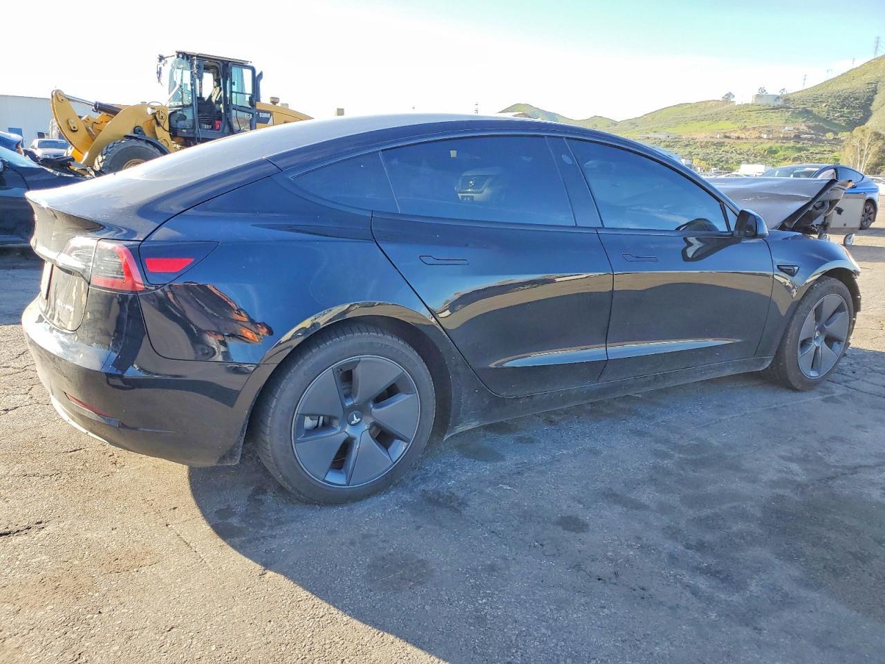 2023 Tesla Model 3 - Фото 3