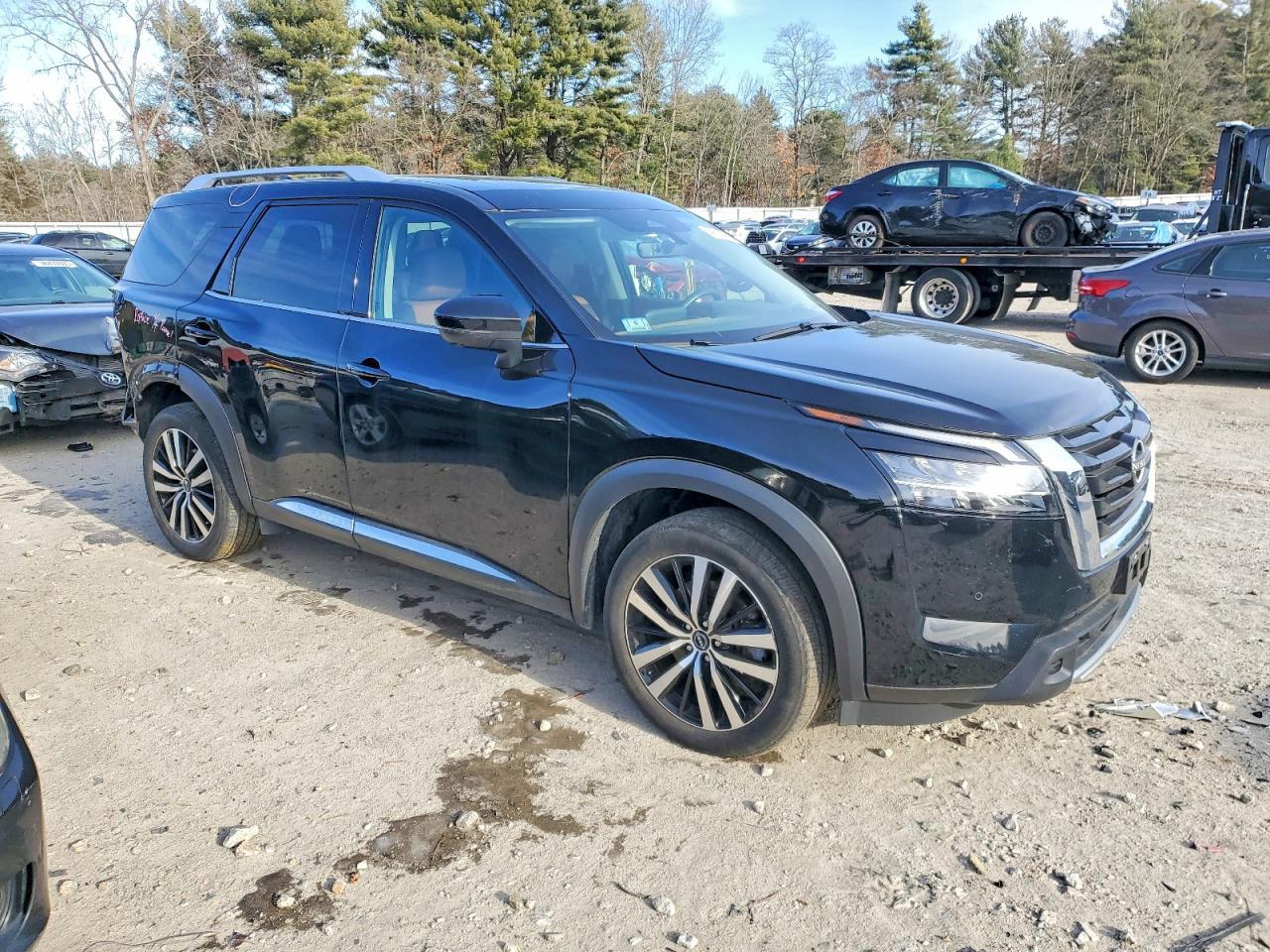 2023 Nissan Pathfinder Platinum - Image 4