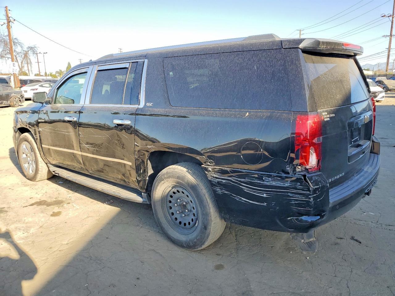 2016 Chevrolet Suburban C1500 Lt - Фото 2