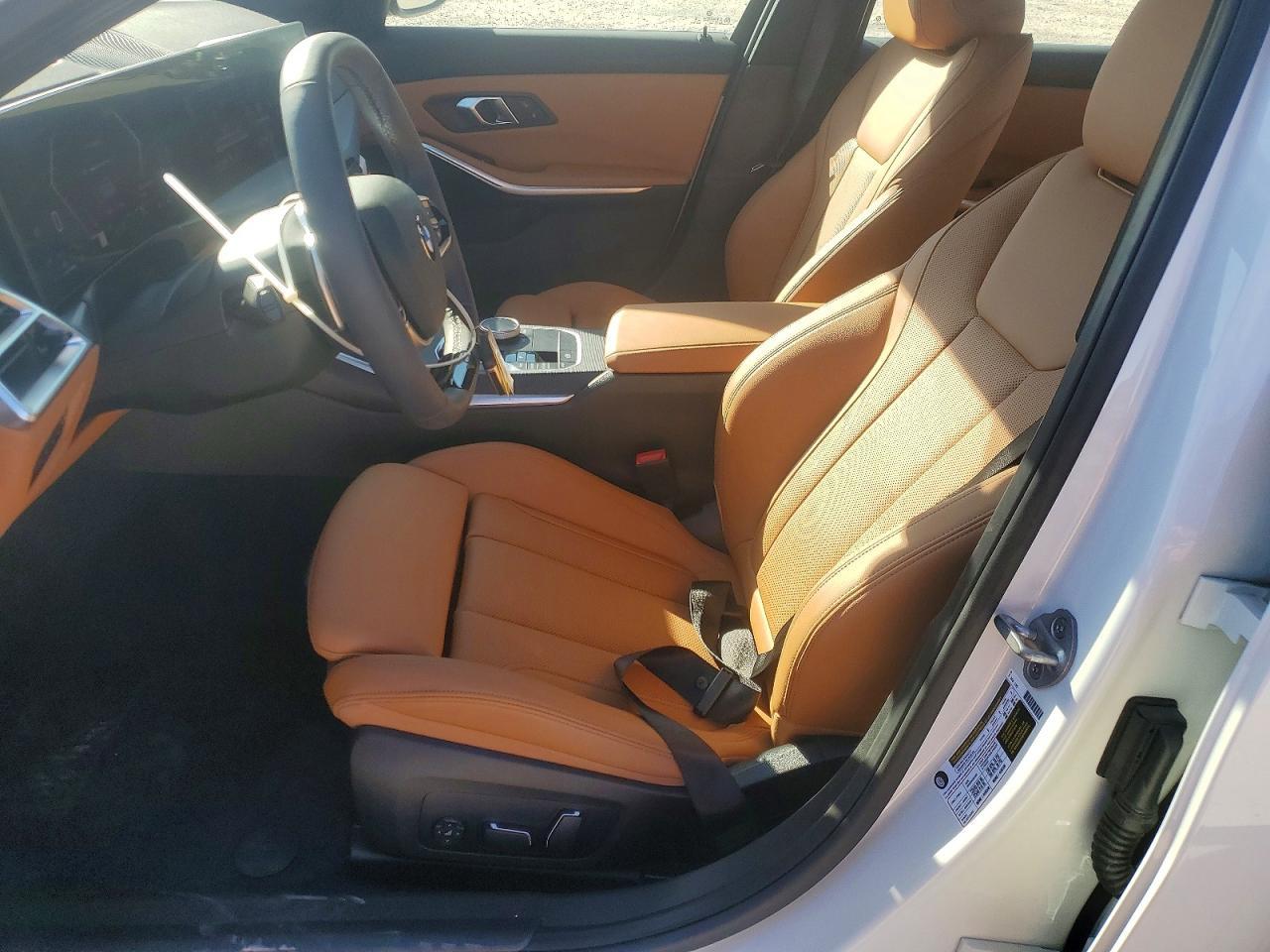 2025 BMW 330I - Фото 7