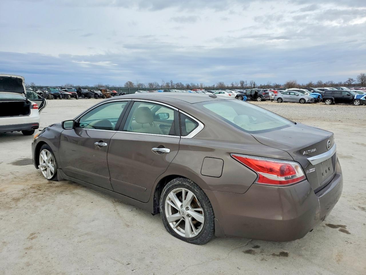 2015 Nissan Altima - Фото 2