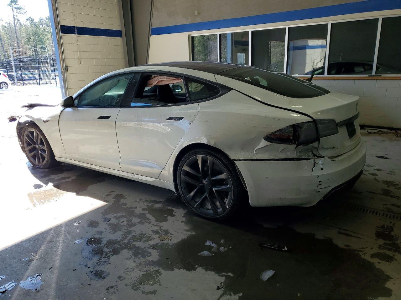 2022 Tesla Model S - Image 2