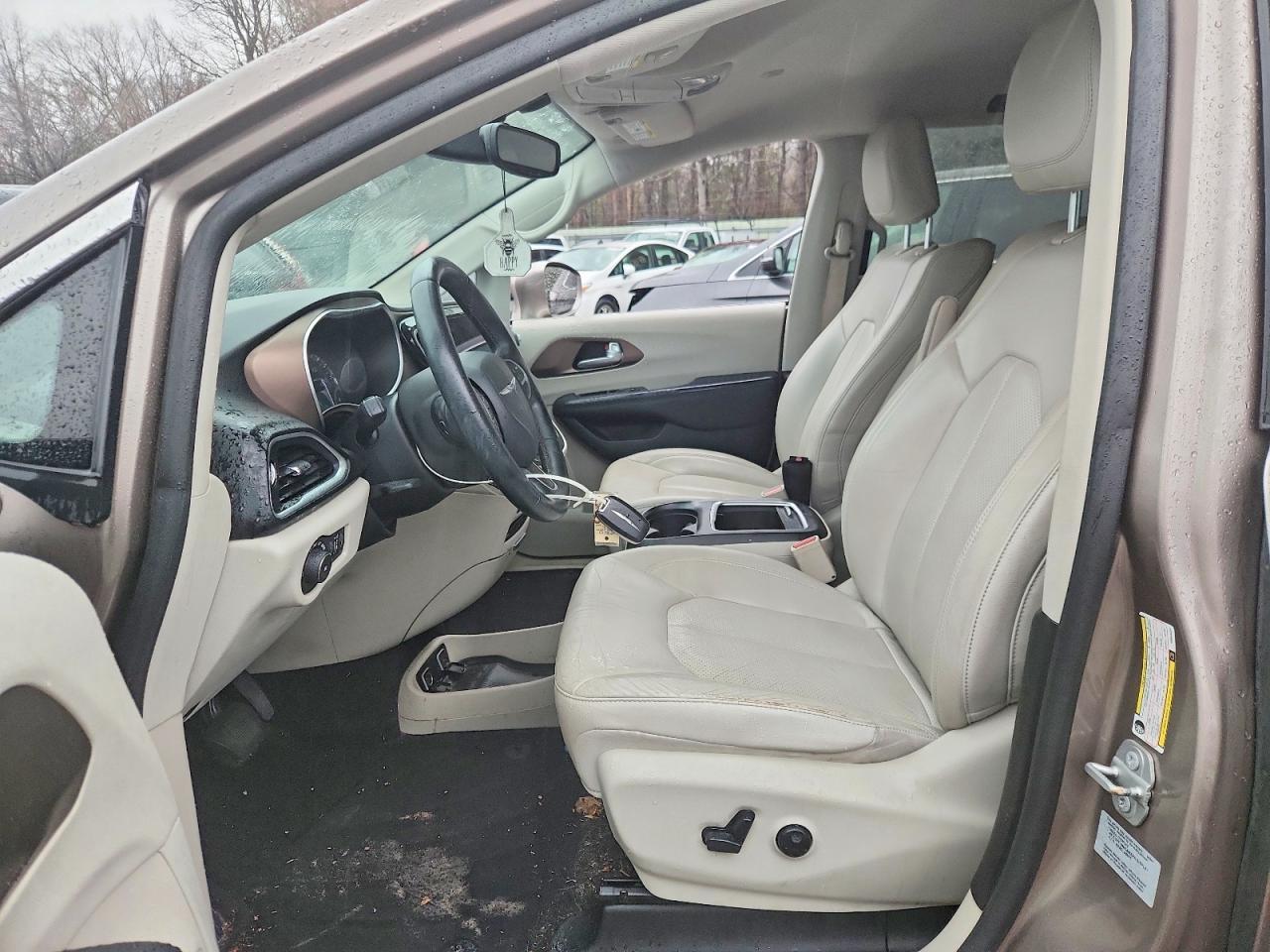 2017 Chrysler Pacifica Touring L Plus - Фото 7