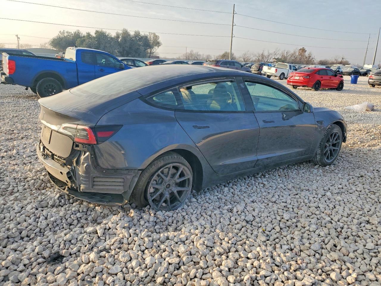 2023 Tesla Model 3 - Фото 3