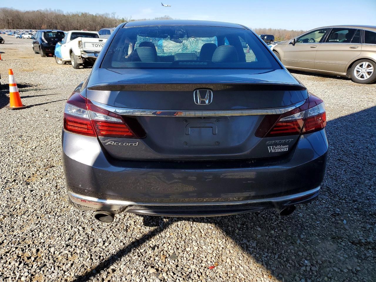 2017 Honda Accord Sport - Image 6