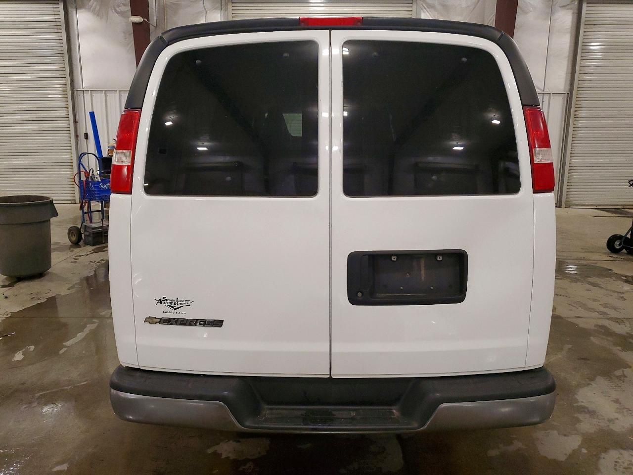 2017 Chevrolet Express G3500 Lt - Image 6