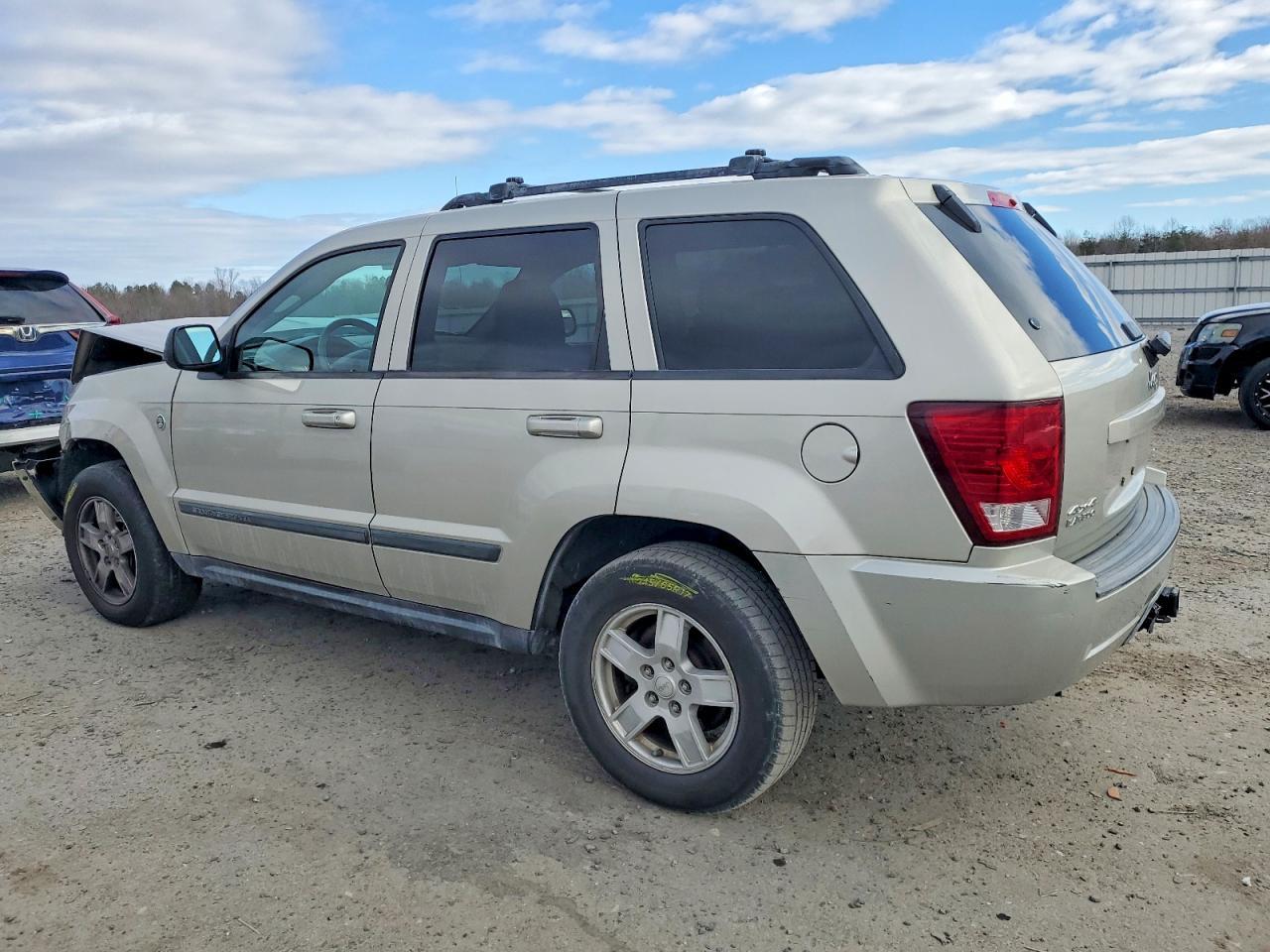 2007 Jeep Grand Cherokee Laredo - Image 2