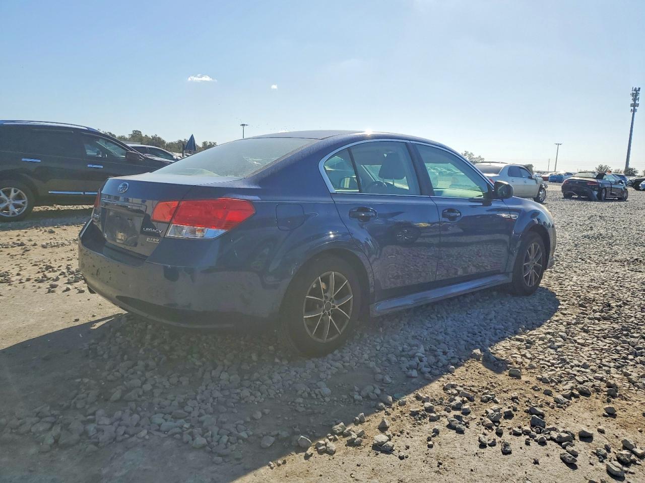 2011 Subaru Legacy 2.5I - Фото 3