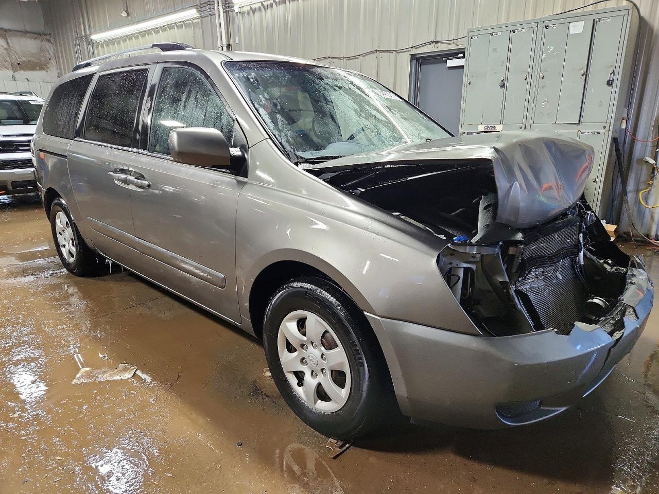 2010 Kia Sedona Lx - Image 4