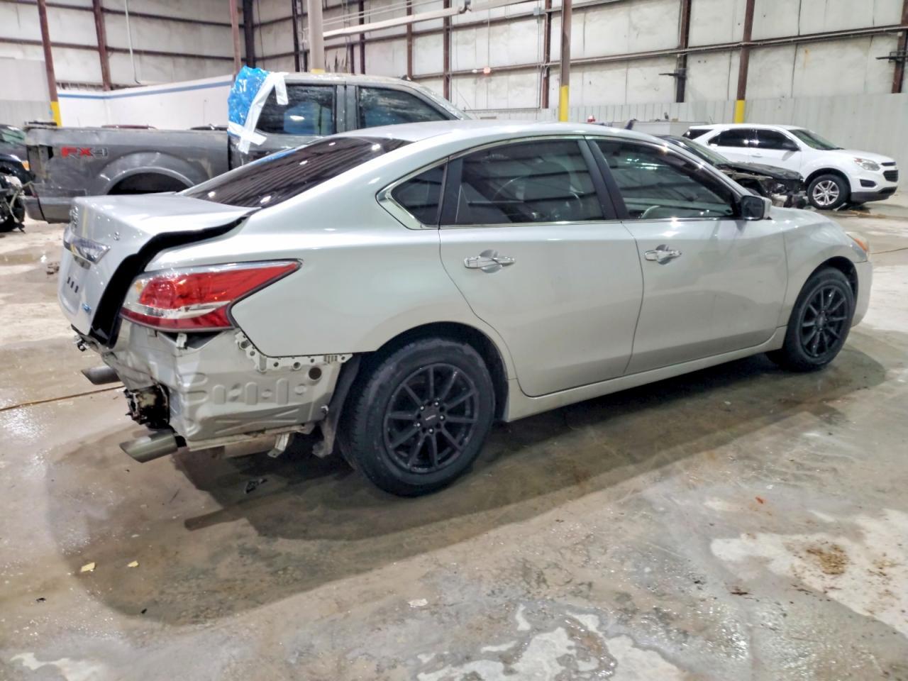 2013 Niss Altima - Фото 3