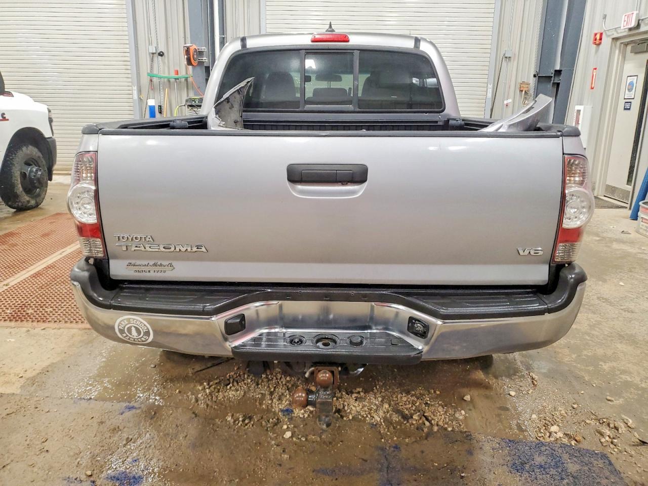 2015 Toyota Tacoma V6 - Image 6