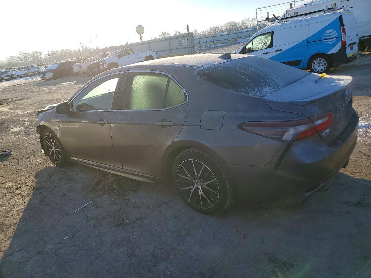 2022 Toyota Camry Se - Image 2