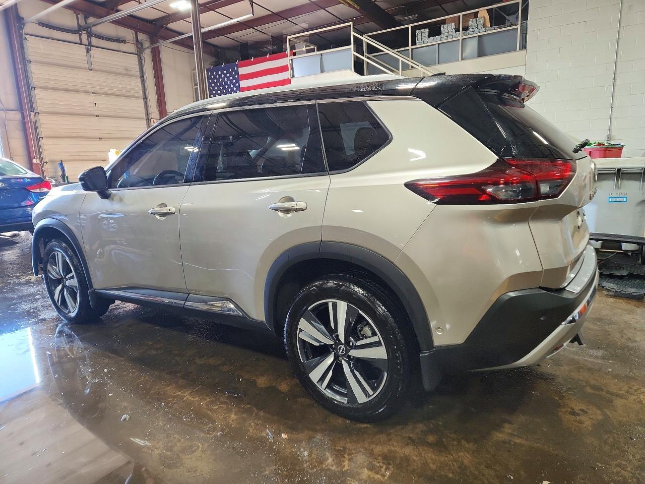 2022 Nissan Rogue Platinum - Фото 2