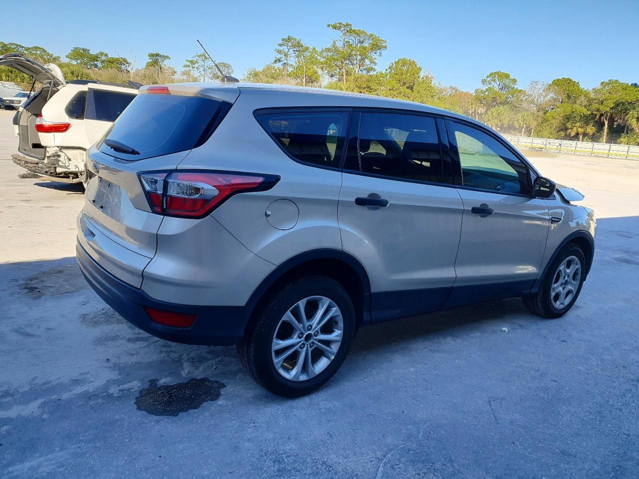 2017 Ford Escape S - Фото 3