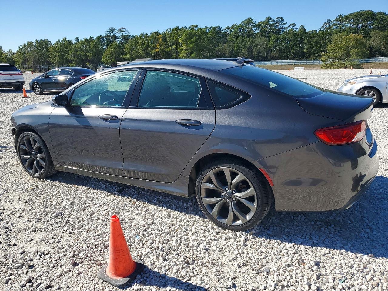 2016 Chrysler 200 S - Image 2
