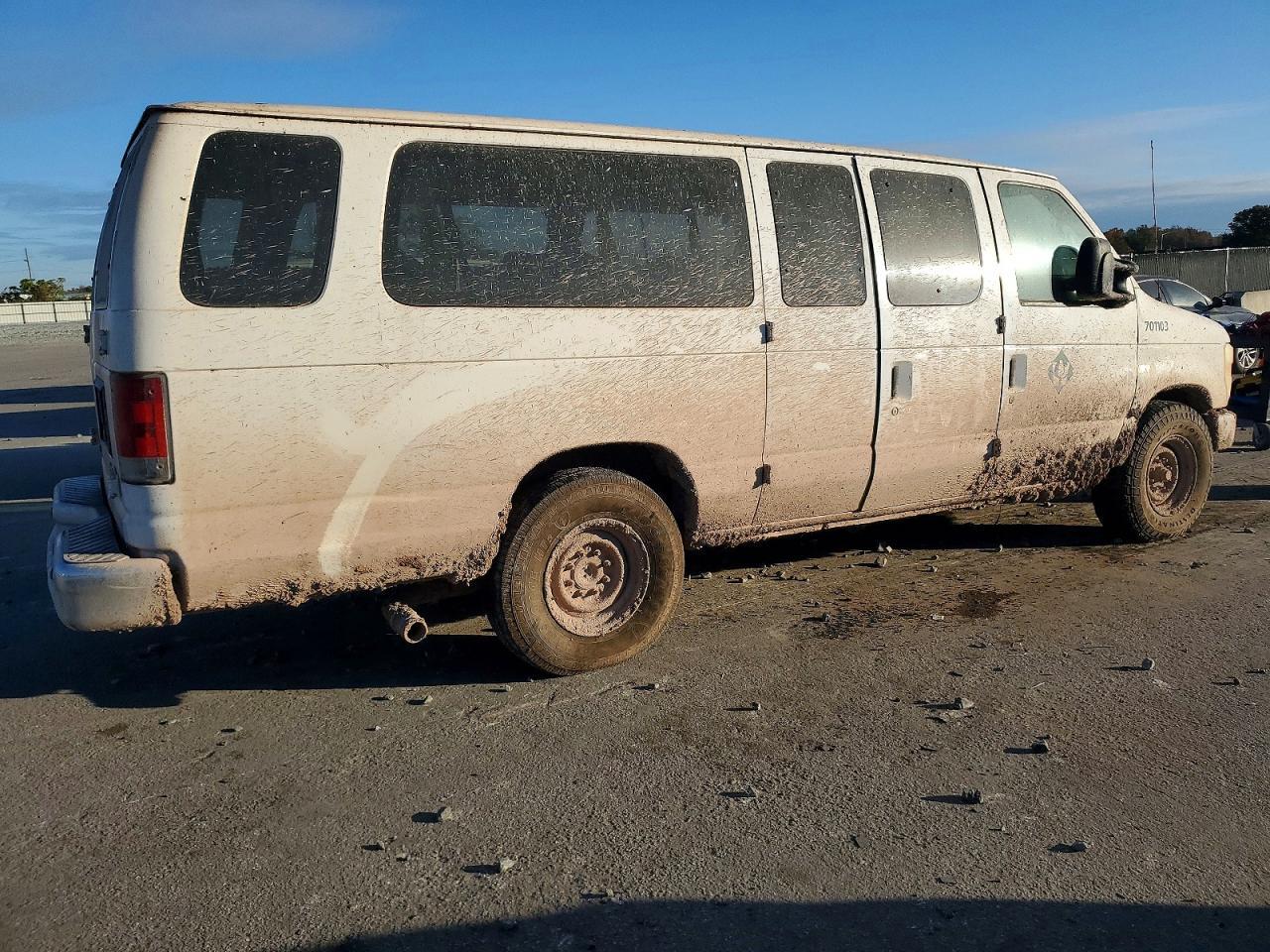 2012 Ford Econoline E350 Super Duty Wagon - Фото 3