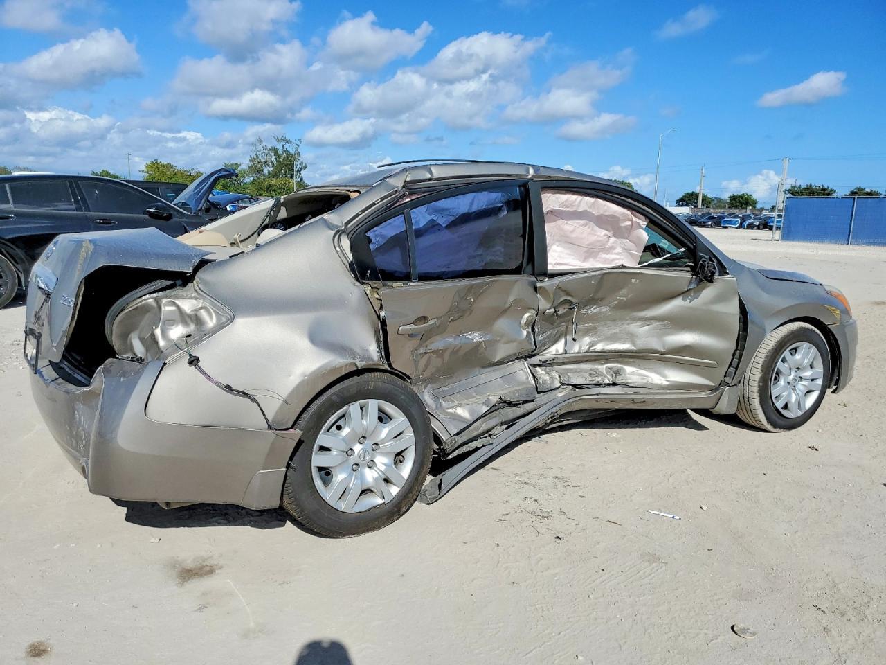 2012 Nissan Altima Base - Image 3