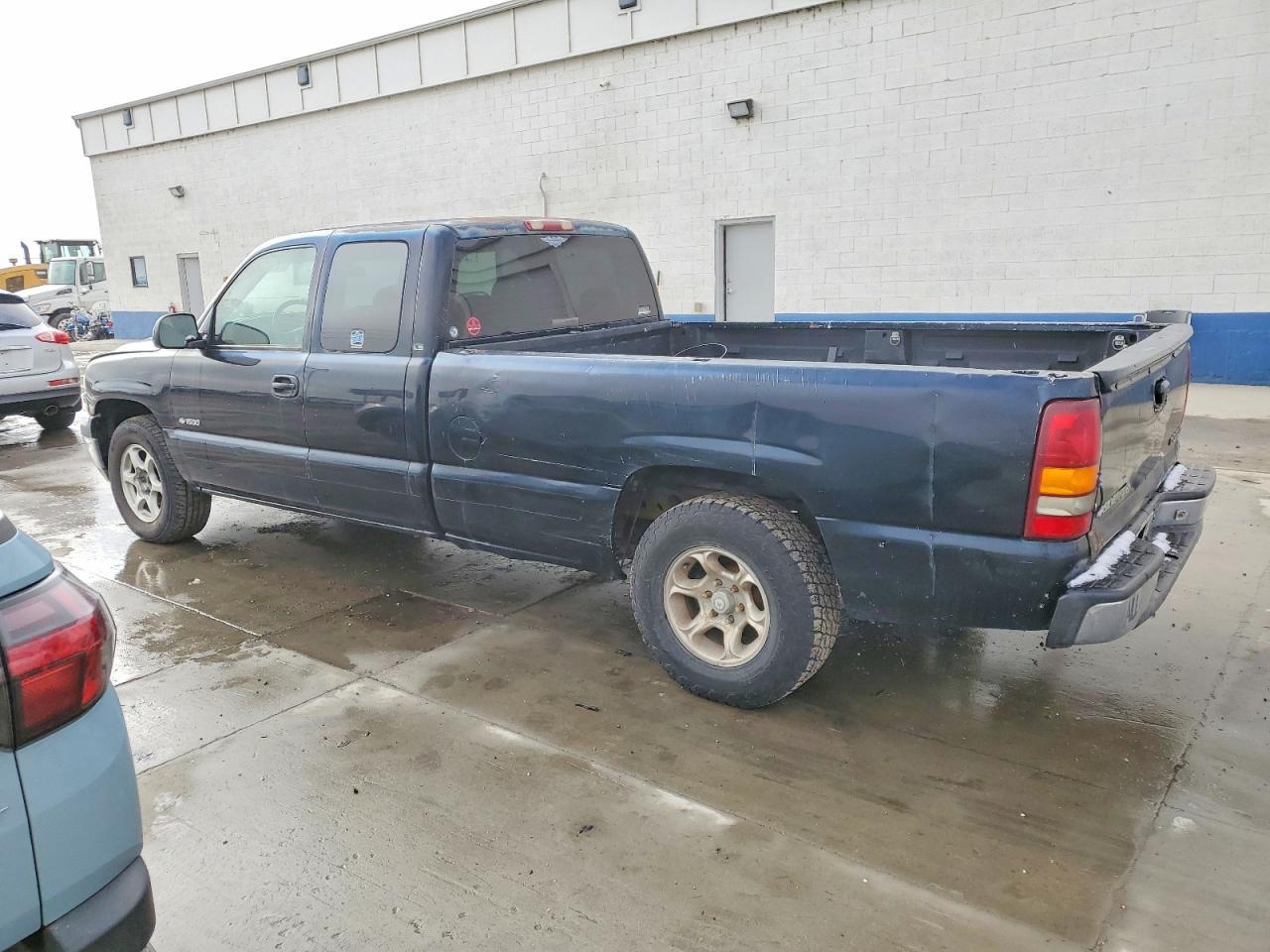 2002 Chevrolet Silverado C1500 - Image 2