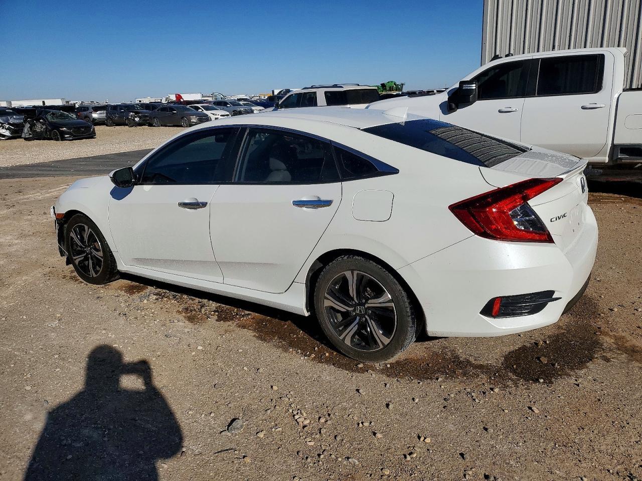 2017 Honda Civic Touring - Image 2