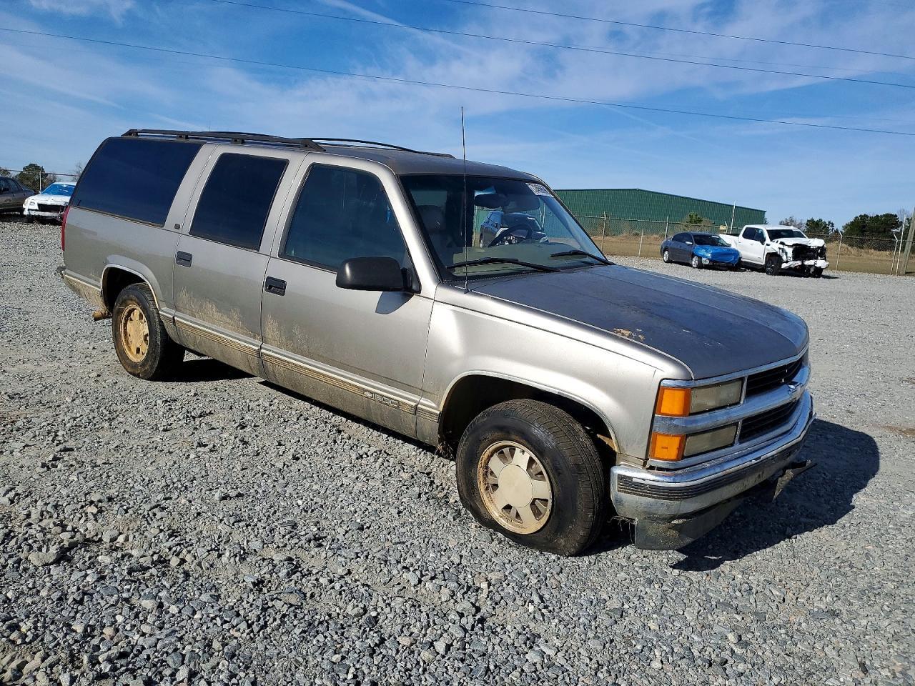 1999 Chevrolet Suburban C1500 - Фото 4