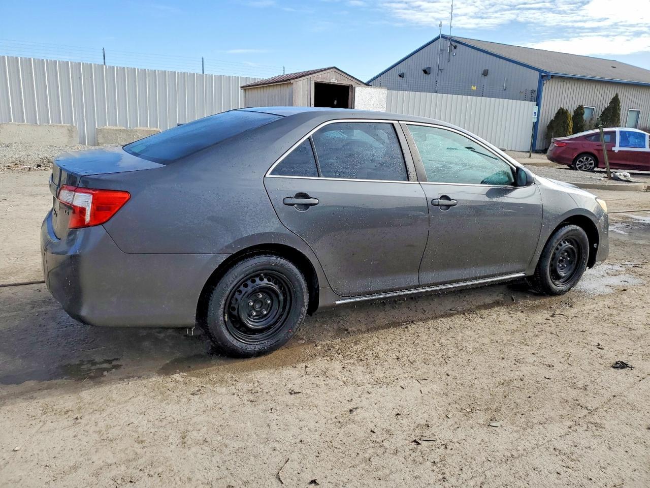 2012 Toyota Camry Le - Фото 3