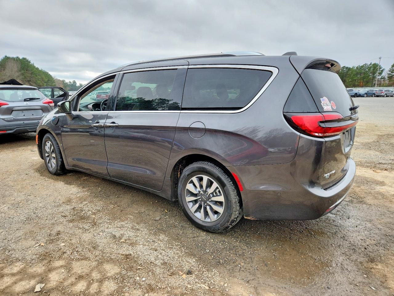 2021 Chrysler Pacifica Hybrid Touring L - Image 2