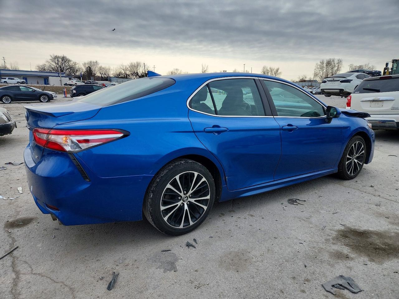 2019 Toyota Camry L - Фото 3