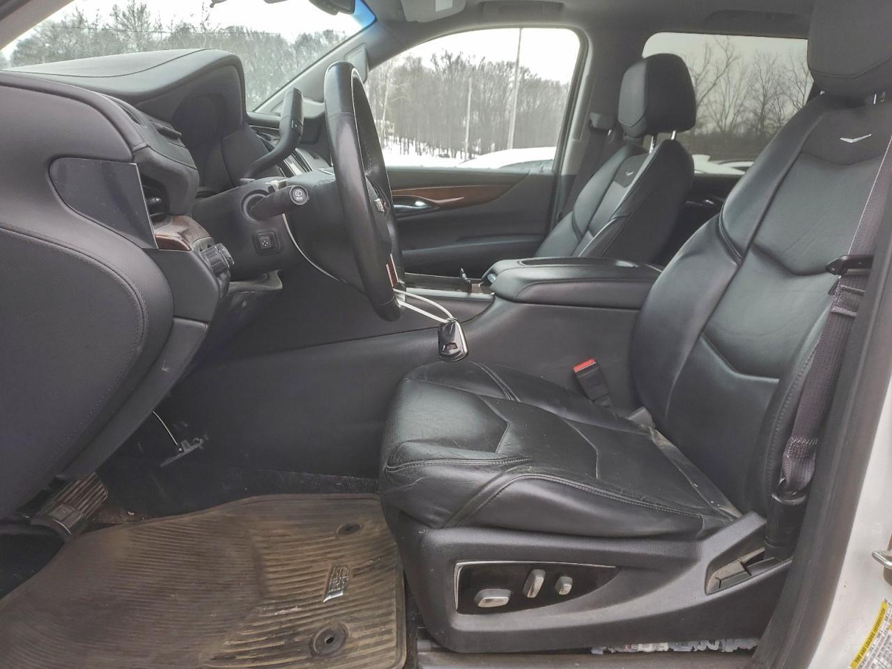 2016 Cadillac Escalade Luxury - Image 7