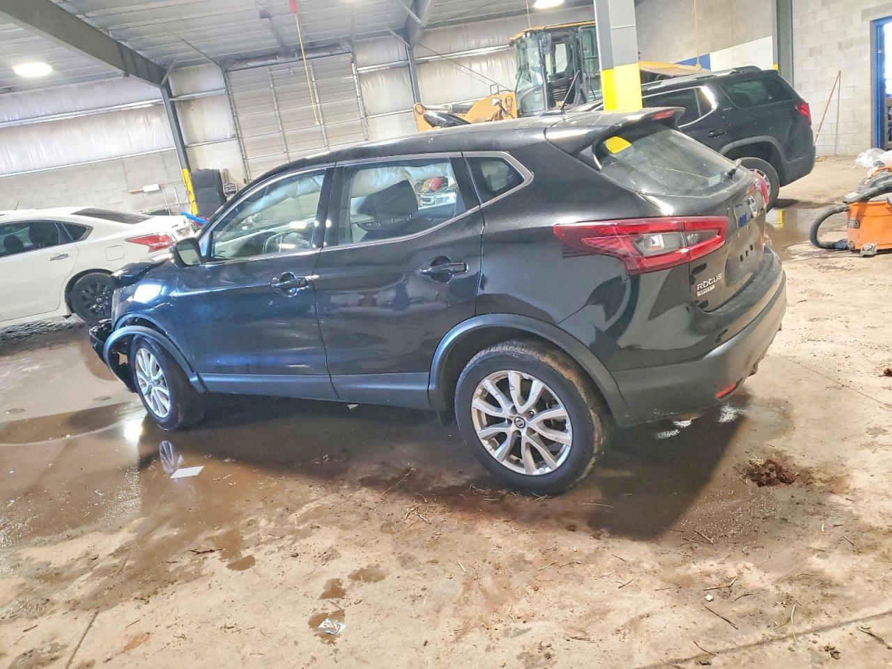 2021 Nissan Rogue Sport S - Фото 2