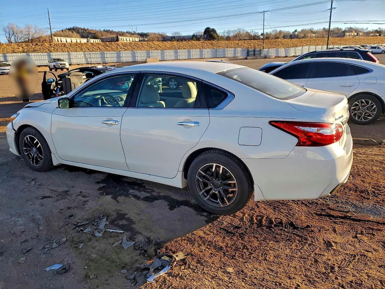 2016 Nissan Altima 2.5 - Image 2