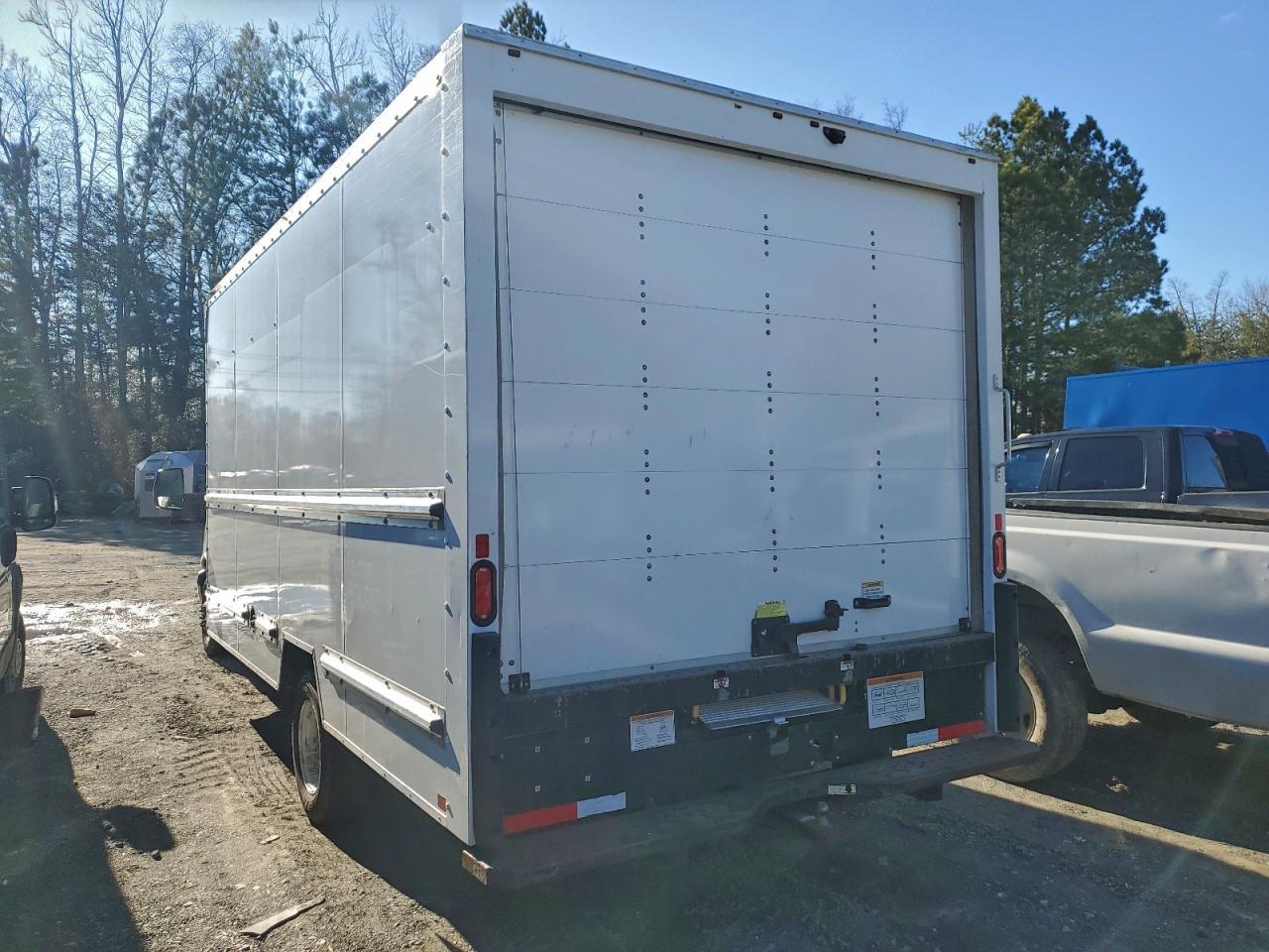 2021 Chevrolet Express G3500 Box Truck - Фото 2