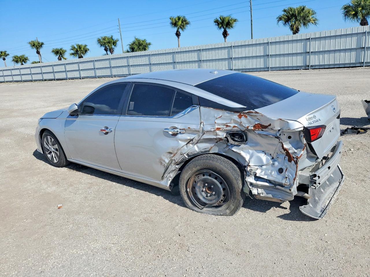 2020 Nissan Altima S - Фото 2