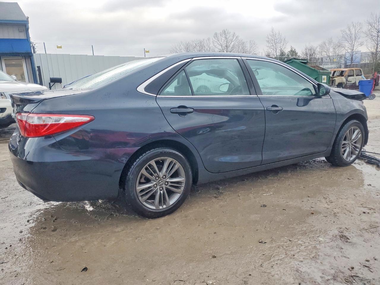 2016 Toyota Camry Le - Image 3