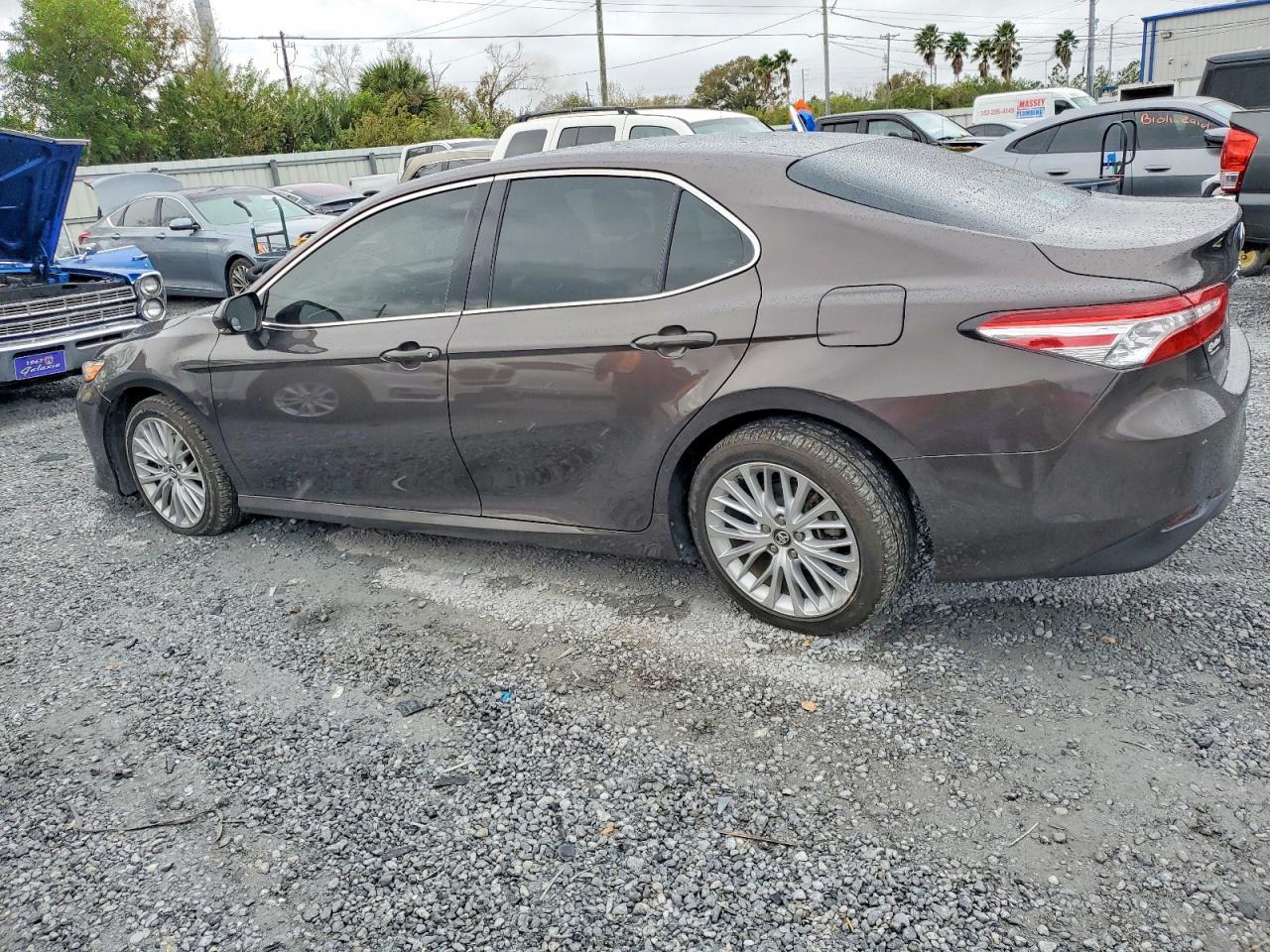 2018 Toyota Camry L - Image 2